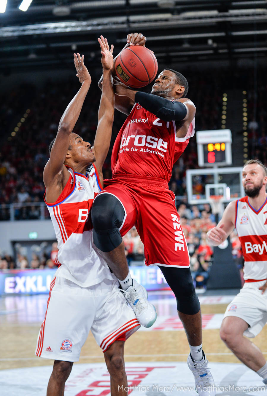 06.12.2015, Basketball, 1. Bundesliga, BBL, Saison 2015/16, Brose Baskets Bamberg - FC Bayern Muenchen Basketball